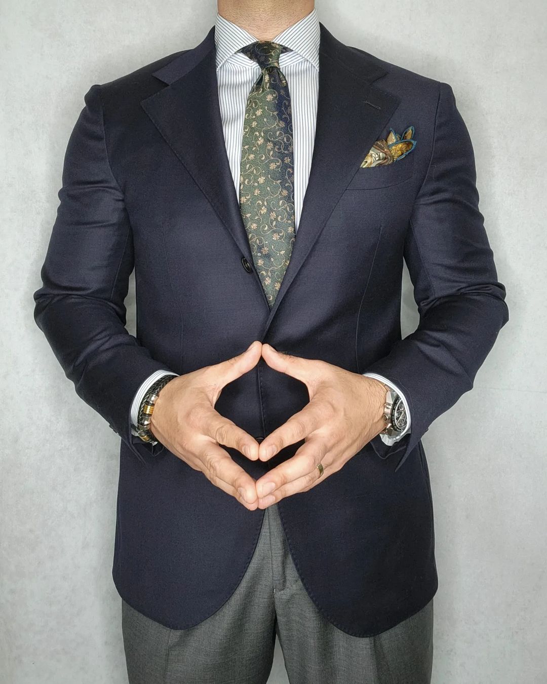Kingsbury Floral Silk Tie, Olive Green / Gold Regular Length 58 inches (for men up to 6'1) Kingsbury Floral Silk Tie, Olive Green / Gold Regular Length 58 inches (for men up to 6'1)
